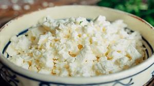 زندگی روستایی / طرز تهیه پنیر گوسفندی