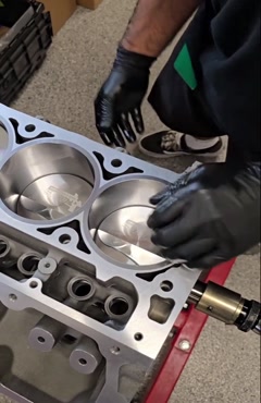 مهندسی دقیق در قلب موتور V8