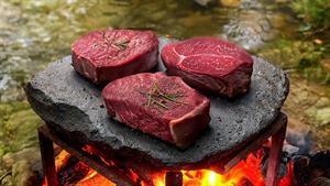 آموزش پخت استیک کره سیر و سیب زمینی تنوری در فضای باز